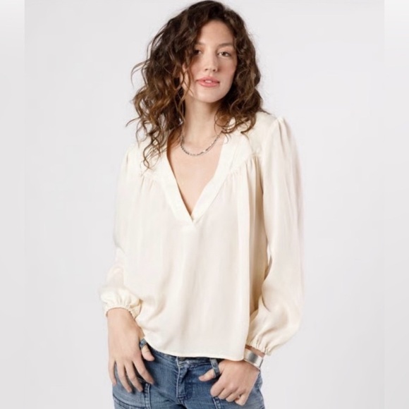 Band of Gypsies Tops - BAND OF THE FREE Cash Ivory Long Sleeved Top | Medium | Brand New With Tags!